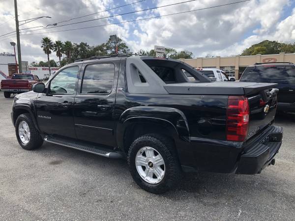 2011 Chevrolet Avalanche LT Z71 4X4 - One Owner - WE FINANCE! - cars... for sale in Jacksonville, FL – photo 3