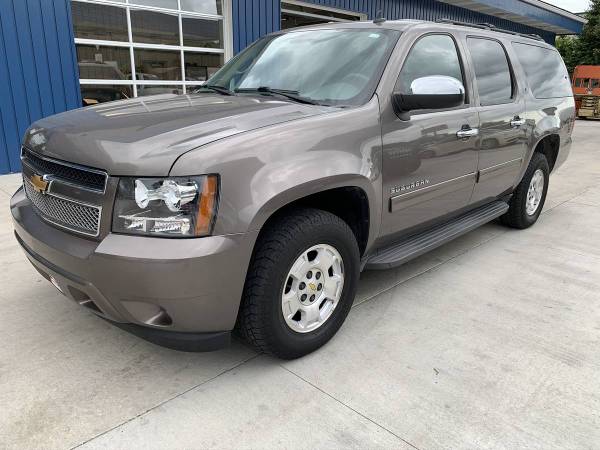★★★ 2011 Chevrolet Suburban LT 4x4 / 3rd Row Seating / DVD! ★★★ -... for sale in Grand Forks, ND – photo 2