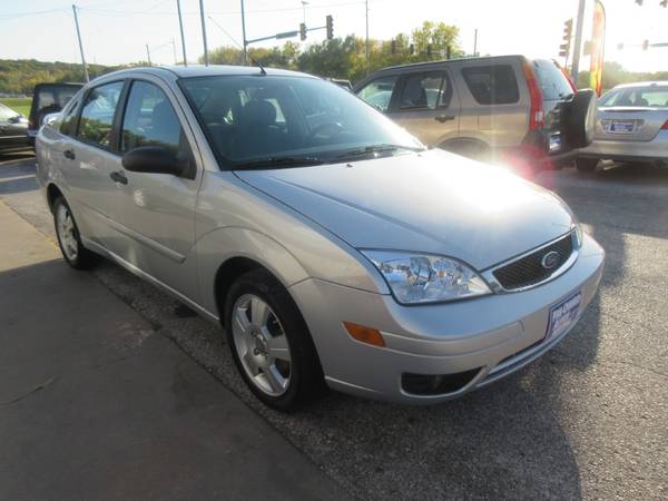 2006 Ford Focus ZX4 Sedan - Automatic/Wheels/Roof/Low Miles - 117K!!... for sale in Des Moines, IA – photo 4