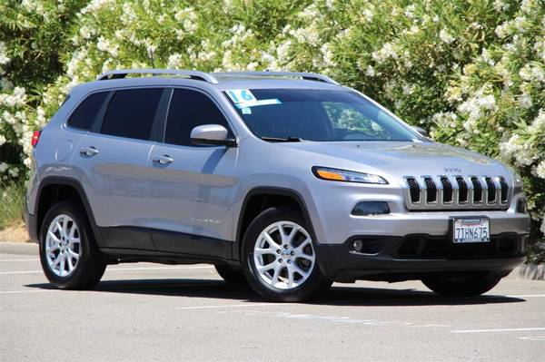 2016 Jeep Cherokee Latitude suv Billet Silver Metallic Clearcoat for sale in Livermore, CA – photo 2