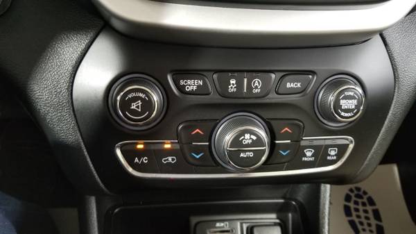 2015 Jeep Cherokee 4WD 4dr Limited Billet Silv for sale in Jersey City, NY – photo 20