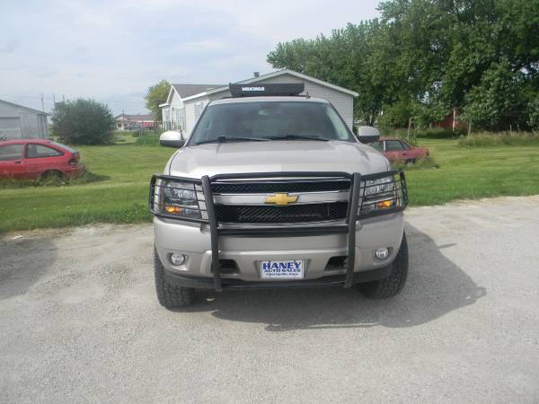 2009 Chevy Tahoe, New tires, Lift Kit, 164k miles 1 for sale in libertyville, IA – photo 8