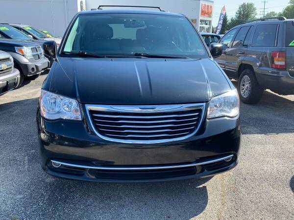 2014 Chrysler Town and Country Touring Edition, WARRANTY/FINANCE AVAIL for sale in Kenosha, WI – photo 2