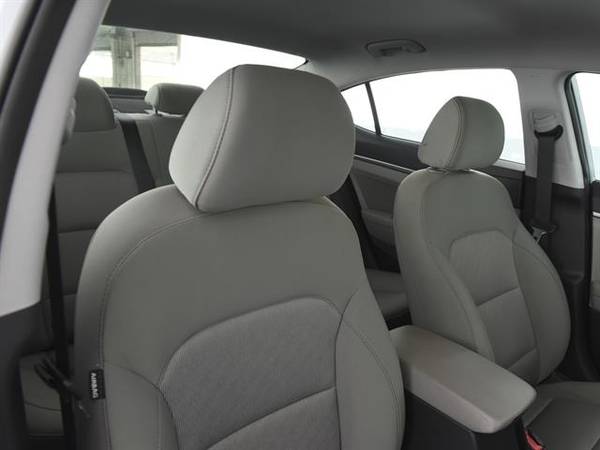 2017 Hyundai Elantra SE Sedan 4D sedan Silver - FINANCE ONLINE for sale in Memphis, TN – photo 5
