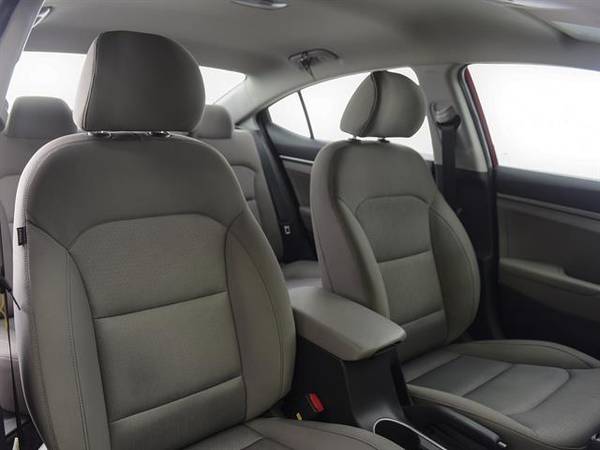2017 Hyundai Elantra SE Sedan 4D sedan Red - FINANCE ONLINE for sale in Arlington, District Of Columbia – photo 5
