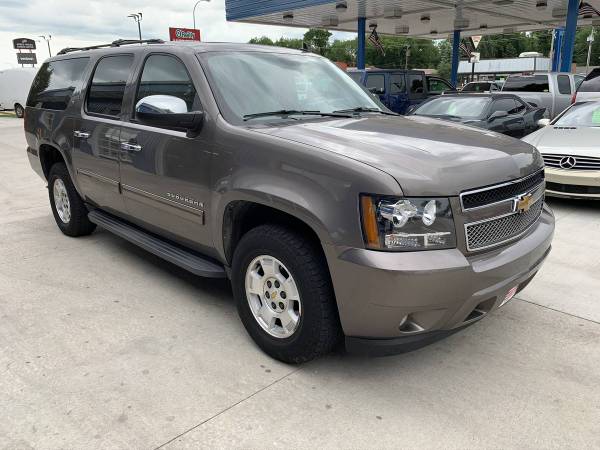 ★★★ 2011 Chevrolet Suburban LT 4x4 / 3rd Row Seating / DVD! ★★★ -... for sale in Grand Forks, ND – photo 4