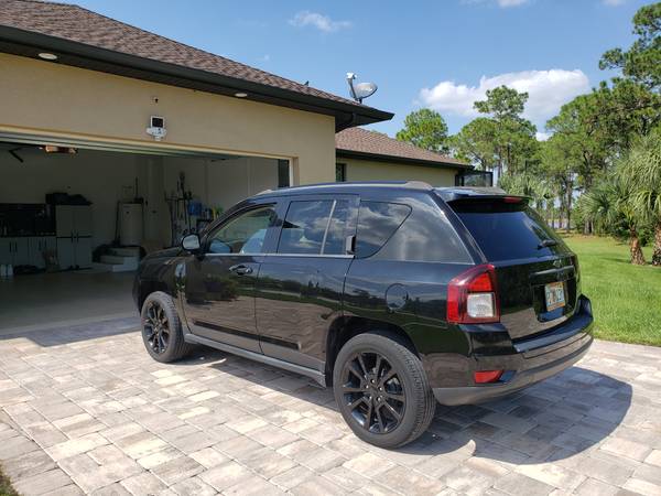 2015 Jeep Compass Altitude - cars & trucks - by owner - vehicle... for sale in North Port, FL – photo 2
