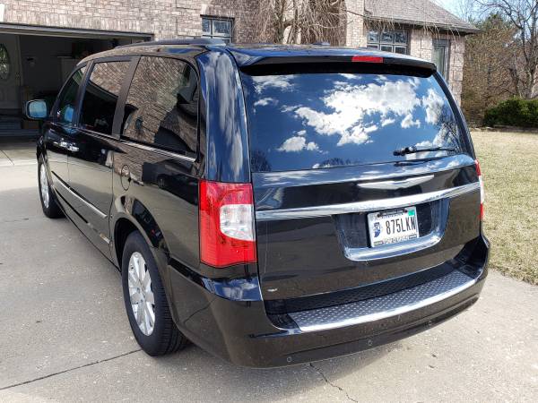 2012 Chrysler Town & Country Touring-L for sale in Zionsville, IN – photo 5