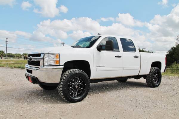 2014 CHEVROLET 2500 LT 4x4 - LOW MILES- DIESEL- COGNITO- NEW 20s &... for sale in Liberty Hill, LA – photo 3