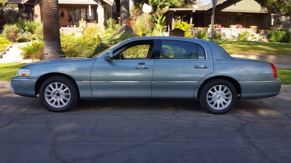 2006 LINCOLN TOWN CAR !!! Only 119k, just pass SMOG CHECK - cars &... for sale in Pasadena, CA – photo 2