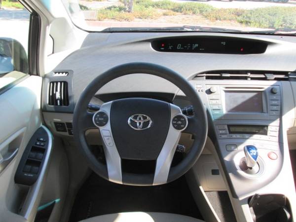 2014 Toyota Prius Four hatchback Green - cars & trucks - by dealer -... for sale in Fayetteville, AR – photo 14