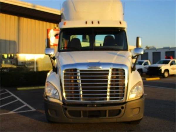 2014 Freightliner CASCADIA 125 - - by dealer for sale in TAMPA, FL – photo 5