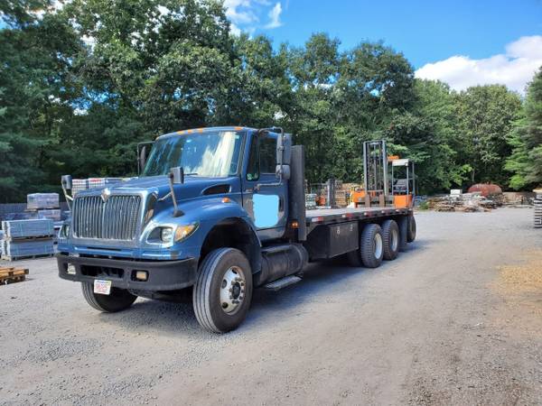 2003 International 7600 24' FOOT FLAT BED - cars & trucks - by owner... for sale in Norton, RI – photo 4