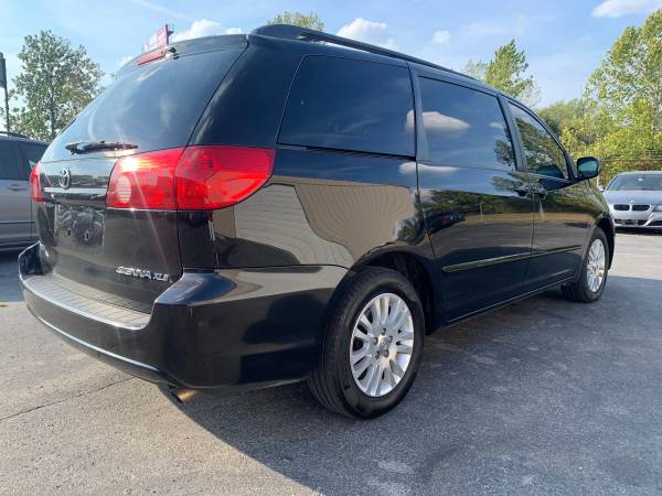 2010 Toyota Sienna XLE Entertainment 1-Owner Captain Chairs All Power for sale in Jeffersonville, KY – photo 6