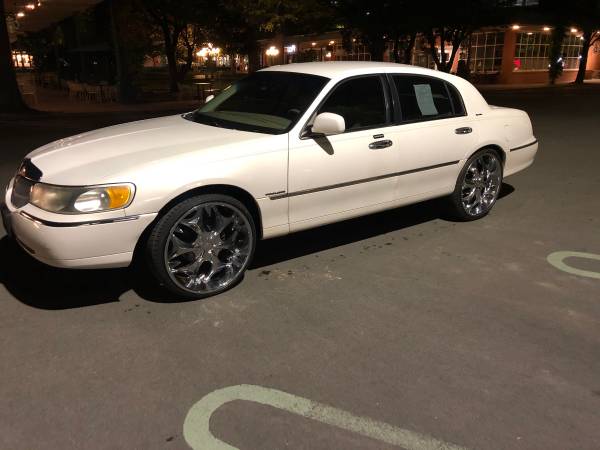 2000 lincoln Town Car - - by dealer - vehicle for sale in Tulsa, OK – photo 9