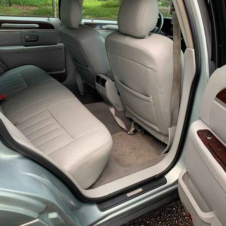 2007 LINCOLN TOWN CAR SIGNATURE $4,200 176089 MILES - cars & trucks... for sale in Fort Myers, FL – photo 9