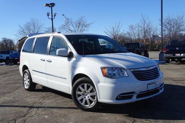 2016 Chrysler Town and Country Touring Mobility van Bright White for sale in Skokie, IL – photo 5