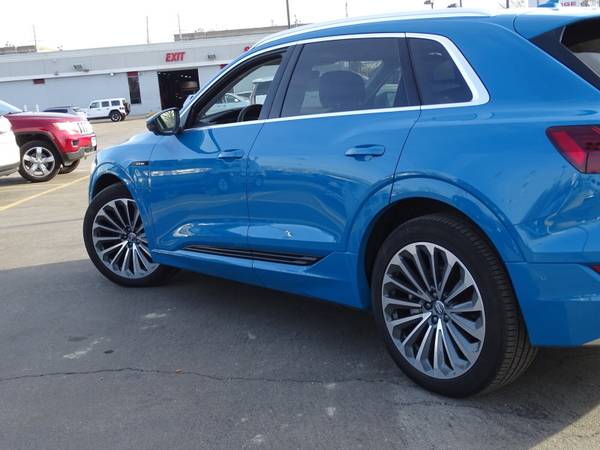 2019 Audi etron Prestige suv Antigua Blue Metallic for sale in Skokie, IL – photo 15