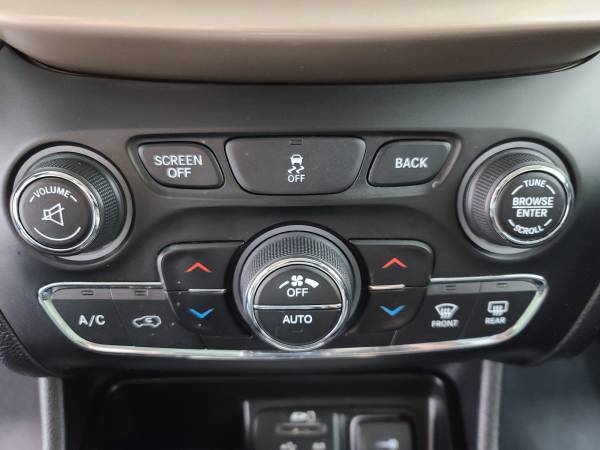 2014 Jeep Cherokee Limited! 4WD! Backup Cam! Nav! Htd Seats! Nw... for sale in Suamico, WI – photo 17