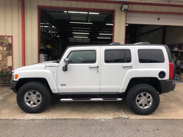 2009 HUMMER H3 Base - cars & trucks - by dealer - vehicle automotive... for sale in Cleveland, SC – photo 3