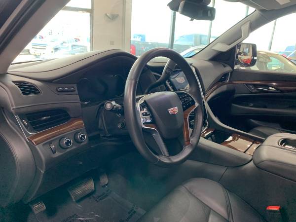 2020 Cadillac Escalade Luxury - - by dealer - vehicle for sale in Springfield, IL – photo 10