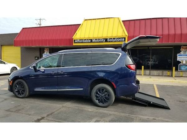 Wheelchair Mobility 2018 Chrysler Pacifica - FREE SHIPPING - cars & for sale in Wichita, GA – photo 2
