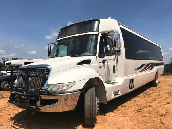 2010 INTERNATIONAL PC105 KRYSTAL 32 PASSENGER BUS WITH WHEELCHAIR LIFT for sale in Richmond, NY – photo 3