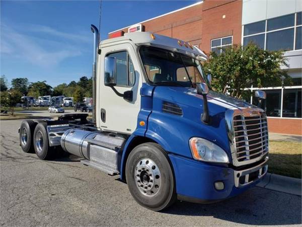 2012 Freightliner® CASCADIA 125 for sale in Colfax, NC – photo 4