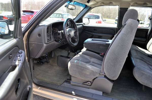 2004 Chevy Silverado 1500 Extended cab 4x4 - - by for sale in Tiverton , RI – photo 9
