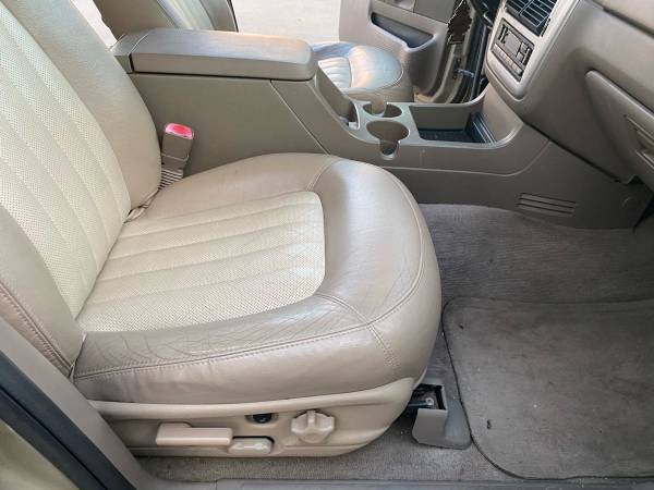 2003 Mercury Moutaineer V8 3rd Row Leather Heated Seats Low Miles -... for sale in Lubbock, TX – photo 18