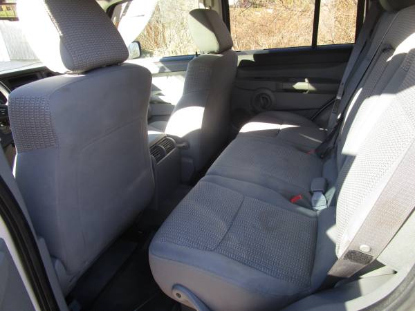 2006 jeep commander v8 4x4 3rd row seating 107xxx miles - cars &... for sale in Montrose, MN – photo 5