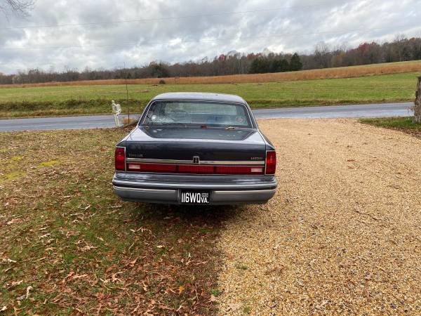 93 Lincoln Towncar - cars & trucks - by owner - vehicle automotive... for sale in Fredericksburg, VA – photo 4