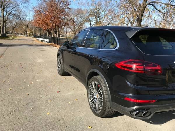 (like new, well kept)2016 Porsche Cayenne Turbo - cars & trucks - by... for sale in Des Plaines, IL – photo 3