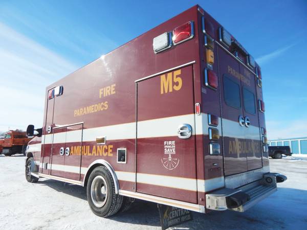 Ambulance, 2017 Ford E-350, GasEngine, Runs Good, Newer Tires, Free for sale in Midlothian, IL – photo 2