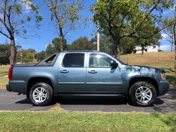 2008 Chevrolet Avalanche LTZ 4WD LIKE NEW! for sale in Forsyth, MO – photo 2