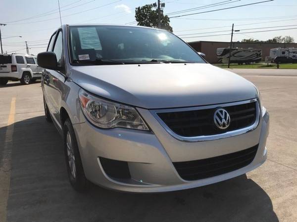 2009 *Volkswagen* *Routan* *S* - cars & trucks - by dealer - vehicle... for sale in Medina, OH – photo 6