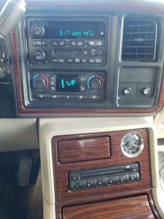 2003 Cadillac Escalade SUV - - by dealer - vehicle for sale in New London, WI – photo 12