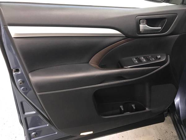 2018 Toyota Highlander XLE V6 AWD - - by dealer for sale in Eugene, OR – photo 10