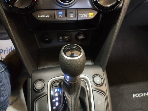 2019 Hyundai Kona SE, AWD, 23K miles - cars & trucks - by dealer -... for sale in Coldwater, KS – photo 21