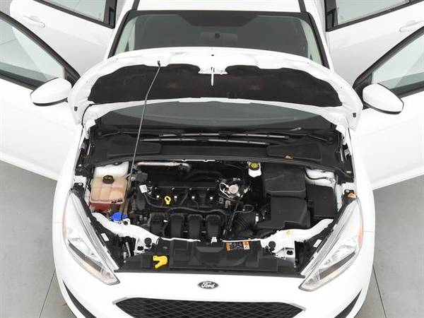 2018 Ford Focus SE Hatchback 4D hatchback White - FINANCE ONLINE for sale in Indianapolis, IN – photo 4