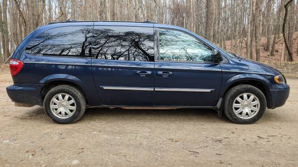 2005 Chrysler Town and Country - cars & trucks - by owner - vehicle... for sale in Highland, MI – photo 2