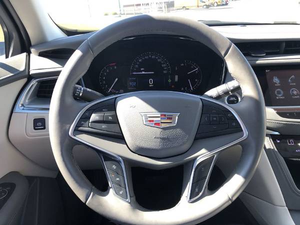 2017 Cadillac XT5 LUXURY SUV - - by dealer - vehicle for sale in Jackson, IL – photo 19