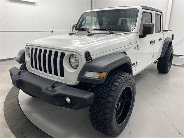 2020 Jeep Gladiator Sport - - by dealer - vehicle for sale in Chillicothe, OH – photo 3