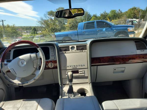 Lincoln Navigator - cars & trucks - by dealer - vehicle automotive... for sale in Fenton, MO – photo 8