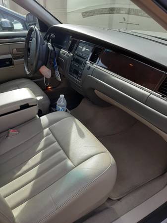 2006 Lincoln town car - cars & trucks - by owner - vehicle... for sale in Salinas, CA – photo 3