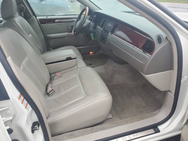 2004 Lincoln Town Car Ultimate - cars & trucks - by dealer - vehicle... for sale in Olathe, MO – photo 9