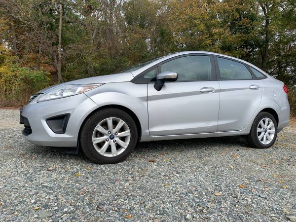 2013 FORD FIESTA SE LOW MILES GAS SIPPER LIKE NEW for sale in Thomasville, NC