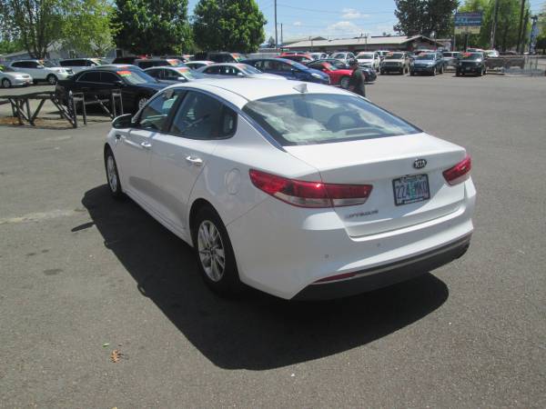 FM jones and Sons 2018 Kia Optima S - - by dealer for sale in Eugene, OR – photo 3