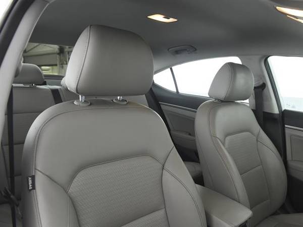 2017 Hyundai Elantra Limited Sedan 4D sedan Silver - FINANCE ONLINE for sale in Chicago, IL – photo 5