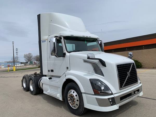2013 Volvo VNL64T300 Day Cab Tractor #83251 - cars & trucks - by... for sale in Fond Du Lac, WI – photo 2